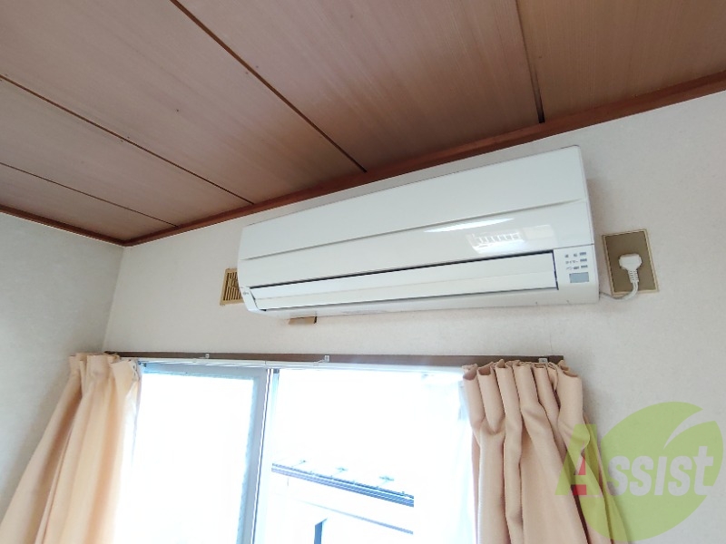 リビングのエアコンで暑い日も寒い日も快適に過ごせます リビングのエアコンで暑い日も寒い日も快適に過ごせます