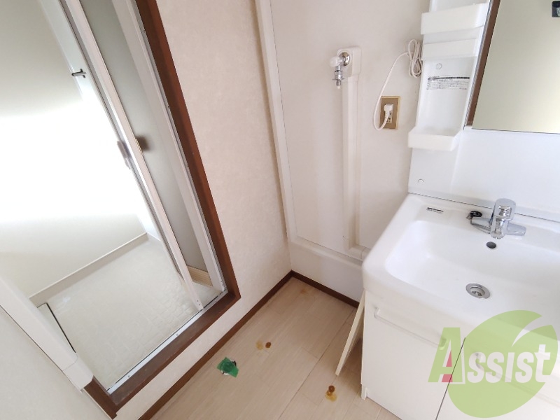 洗濯機は浴室出てすぐに設置できます。洗濯物もすぐ洗えますね。 洗濯機は浴室出てすぐに設置できます。洗濯物もすぐ洗えますね。