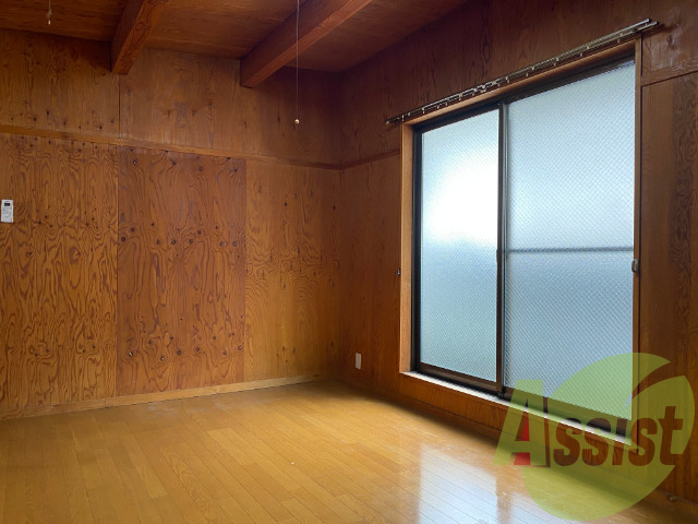 ベッド置いても、十分な広さがございますね。 ベッド置いても、十分な広さがございますね。