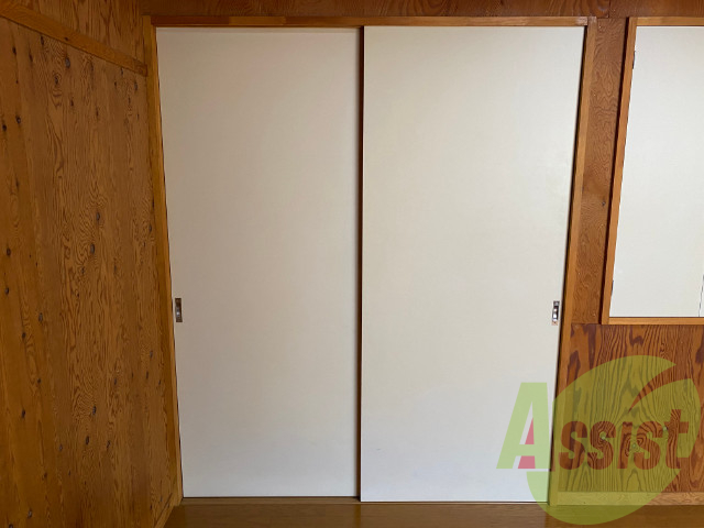 収納はこちらです。高さも十分ございますね。 収納はこちらです。高さも十分ございますね。