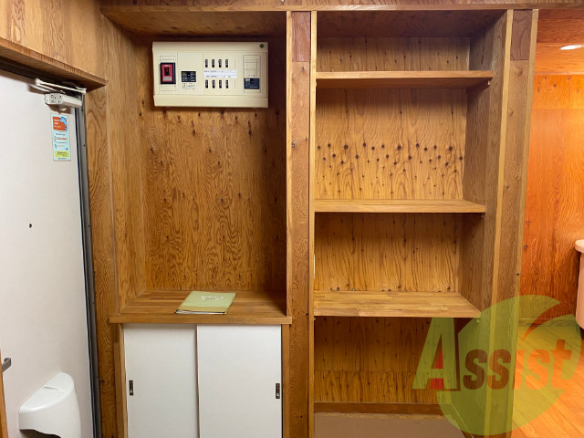 玄関周りにも、充分な広さの収納が付いておりますね 玄関周りにも、充分な広さの収納が付いておりますね