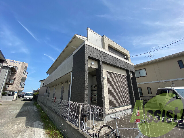 クレフラスト泉中央の外観
