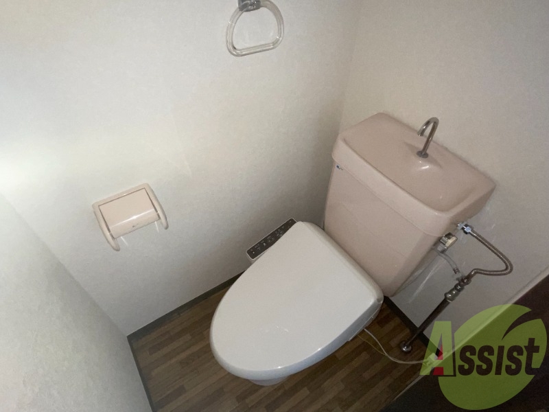 温水洗浄便座付きのトイレは、使用しやすそうですね。 温水洗浄便座付きのトイレは、使用しやすそうですね。