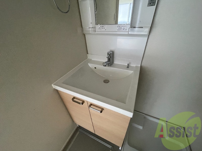 洗面台はシンプルなつくりで手入れがしやすそうですね。 洗面台はシンプルなつくりで手入れがしやすそうですね。