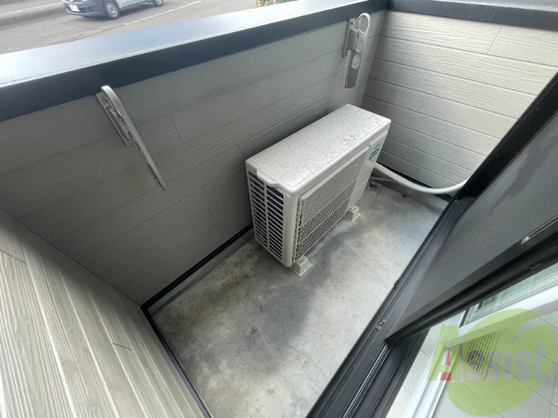 バルコニーは洗濯物がはかどりそうな広さがありますよ。 バルコニーは洗濯物がはかどりそうな広さがありますよ。