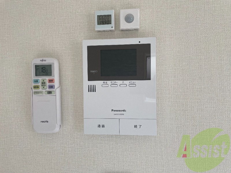 インターホンはモニタ―付き。来客があった時に安心ですね。 インターホンはモニタ―付き。来客があった時に安心ですね。