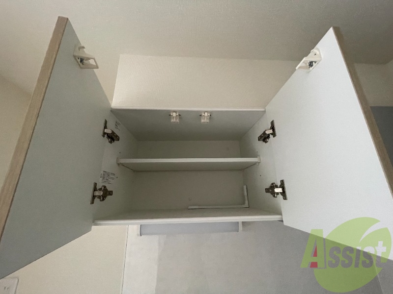 キッチン上部の収納には普段使わない物を入れましょう。 キッチン上部の収納には普段使わない物を入れましょう。