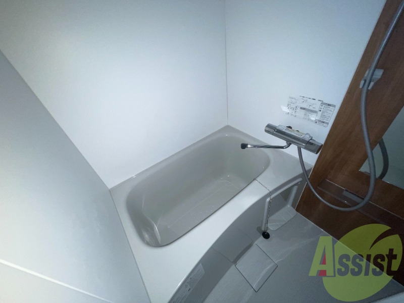 浴室は狭すぎず、シャワーも浴びやすそうです。 浴室は狭すぎず、シャワーも浴びやすそうです。