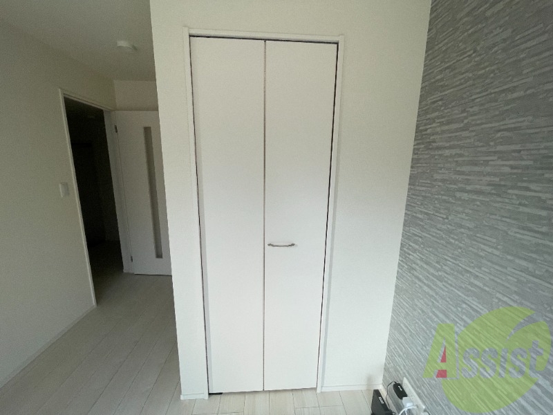 洋室のクローゼットは一人暮らしにはちょうど良いサイズですね。 洋室のクローゼットは一人暮らしにはちょうど良いサイズですね。