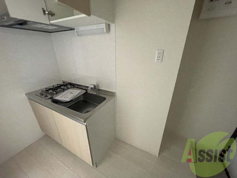 冷蔵庫を置くスペースはキッチンのすぐ隣にあります。 冷蔵庫を置くスペースはキッチンのすぐ隣にあります。