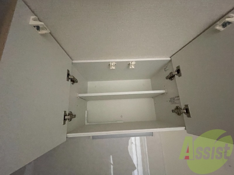 キッチン上部の収納には普段使わない物を入れましょう。 キッチン上部の収納には普段使わない物を入れましょう。