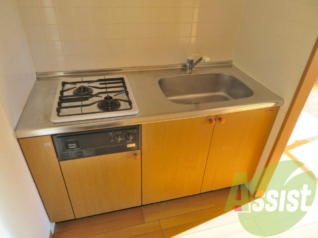 キッチンはグリル付きのシステムキッチンです。 キッチンはグリル付きのシステムキッチンです。