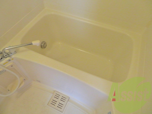 お風呂はゆったりとしたユニットバスですね。 お風呂はゆったりとしたユニットバスですね。