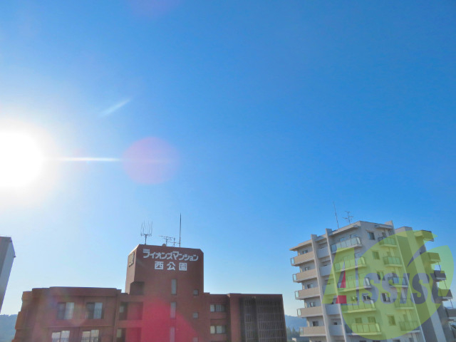 10階なのでバルコニーからの景色が素敵ですねー。 10階なのでバルコニーからの景色が素敵ですねー。