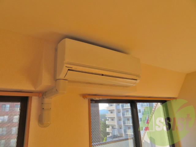 エアコンが備え付けなので入居のその日から快適ですよ。 エアコンが備え付けなので入居のその日から快適ですよ。