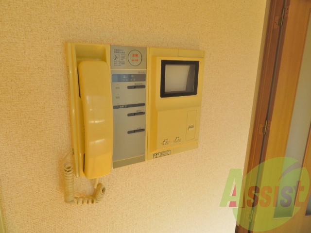 モニター付きインターホンで急な来客の際も安心です。 モニター付きインターホンで急な来客の際も安心です。