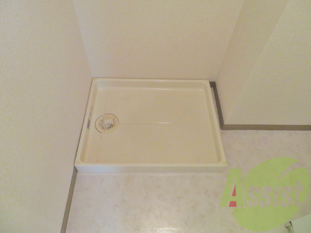 脱衣所の洗濯機置き場には洗濯パンが付いて安心ですね。 脱衣所の洗濯機置き場には洗濯パンが付いて安心ですね。