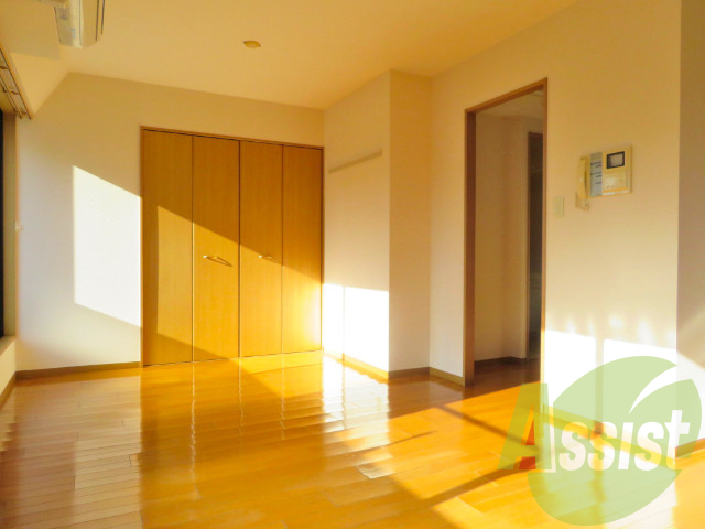 10.3帖の明るく広々としたお部屋ですよー 10.3帖の明るく広々としたお部屋ですよー