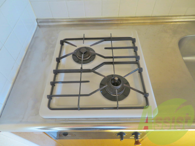 二口のガスコンロは掃除もしやすそですよ。 二口のガスコンロは掃除もしやすそですよ。