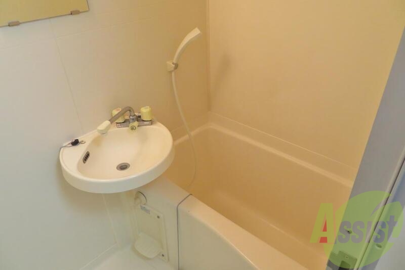 浴槽も広々としtr日々の疲れが取れますね。 浴槽も広々としtr日々の疲れが取れますね。