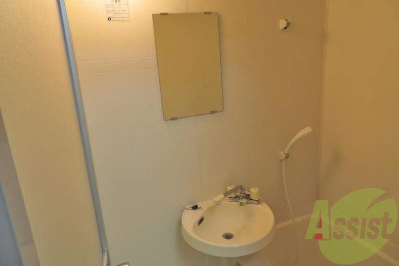 洗面台で毎日歯磨きをして下さいね。 洗面台で毎日歯磨きをして下さいね。