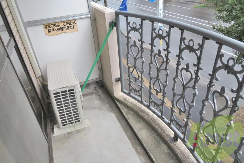 晴れた日は布団も干せて太陽の香りいっぱい。 晴れた日は布団も干せて太陽の香りいっぱい。