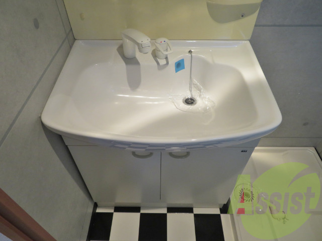 こちらが洗面台です。朝の準備などに助かります。 こちらが洗面台です。朝の準備などに助かります。