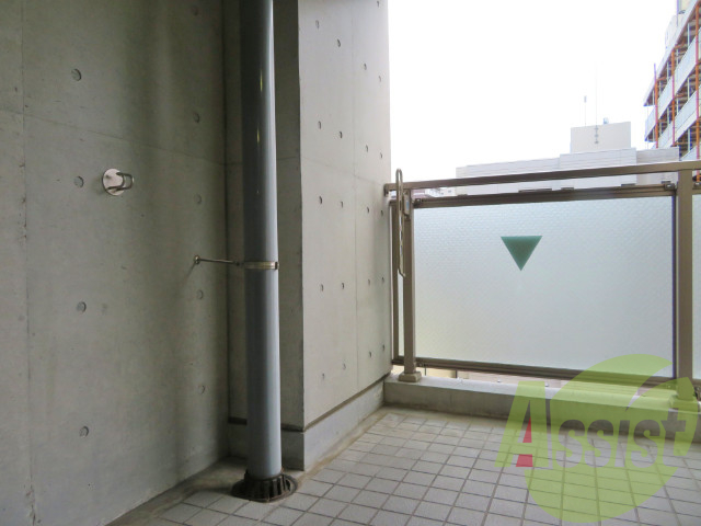 バルコニーが広いので、普段使わないものを置けそう バルコニーが広いので、普段使わないものを置けそう