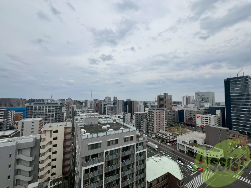 バルコニーからの眺望になります。空が良く見えます。 バルコニーからの眺望になります。空が良く見えます。
