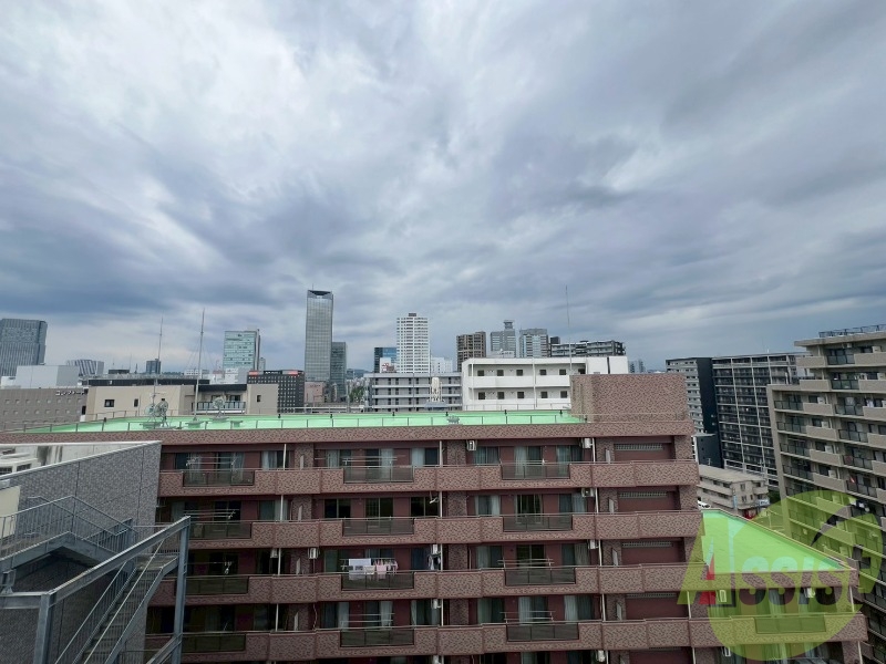 こちらがお部屋から見た眺望です。日差しがとても届きます。 こちらがお部屋から見た眺望です。日差しがとても届きます。