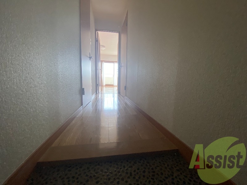 玄関からお部屋の中を見るとこんな感じになってます。 玄関からお部屋の中を見るとこんな感じになってます。