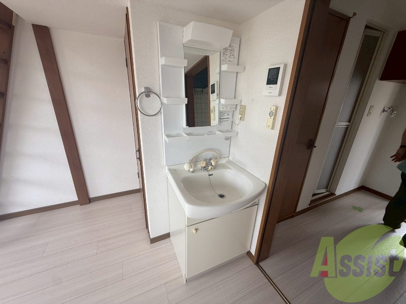 こちらは独立洗面台です。毎日の身支度が楽しくなりそうです。 こちらは独立洗面台です。毎日の身支度が楽しくなりそうです。