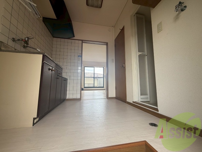 玄関から撮影しました。お部屋の明るさが伝わりますね。 玄関から撮影しました。お部屋の明るさが伝わりますね。