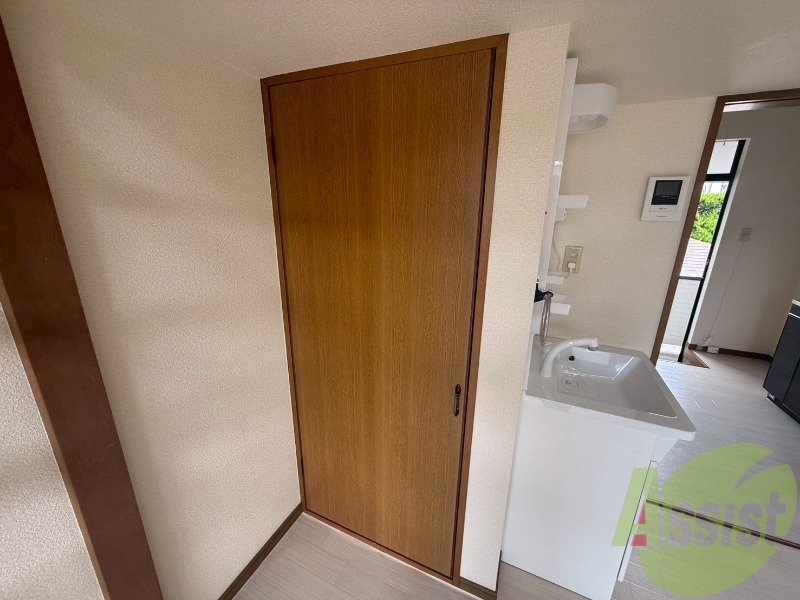 収納箇所はこちらです!お洋服の収納はこちらにどうぞ。 収納箇所はこちらです!お洋服の収納はこちらにどうぞ。