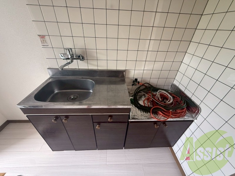 キッチンの幅が分かるように別角度から撮影しました。 キッチンの幅が分かるように別角度から撮影しました。