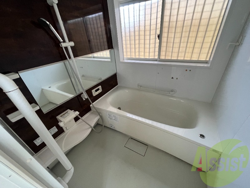 浴室は追い焚き機能付き!一日の疲れも落とせそうですね。 浴室は追い焚き機能付き!一日の疲れも落とせそうですね。