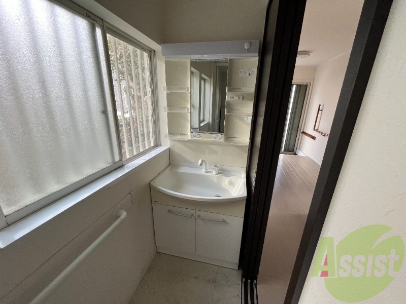 洗面台は独立洗面台です。毎日の身支度が楽しくなりそうですね。 洗面台は独立洗面台です。毎日の身支度が楽しくなりそうですね。