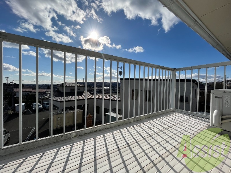 バルコニーは長さも幅もちょうどいい広さでした。 バルコニーは長さも幅もちょうどいい広さでした。