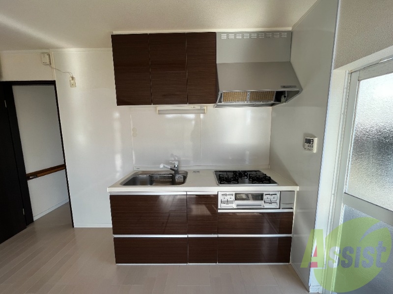 キッチンの幅がわかるように正面から撮影しました。 キッチンの幅がわかるように正面から撮影しました。