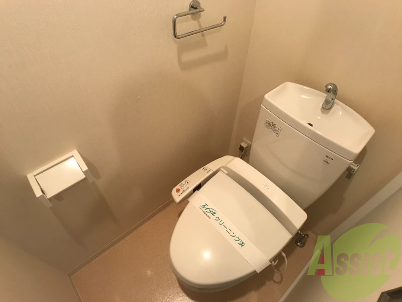 トイレにはウォッシュレットが付いているので安心です。 トイレにはウォッシュレットが付いているので安心です。