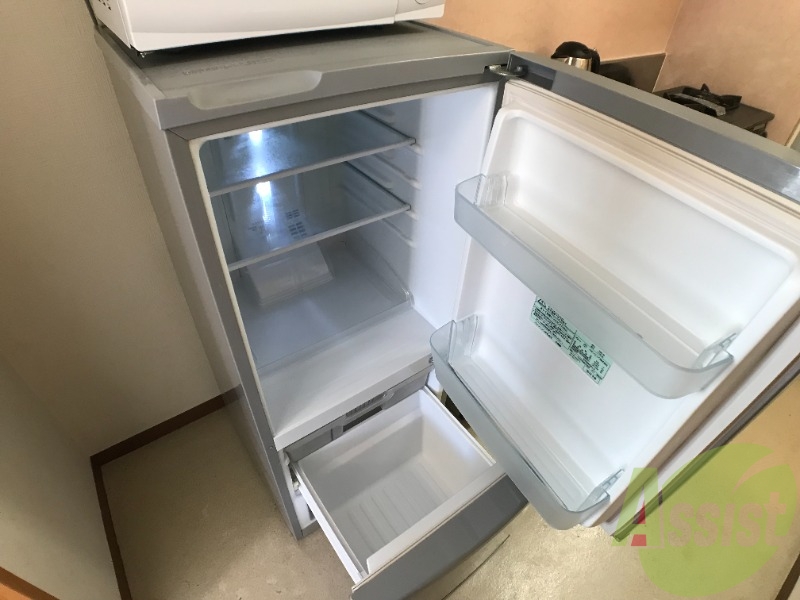 備え付けの冷蔵庫は2ドア。したが冷凍庫になってます。 備え付けの冷蔵庫は2ドア。したが冷凍庫になってます。