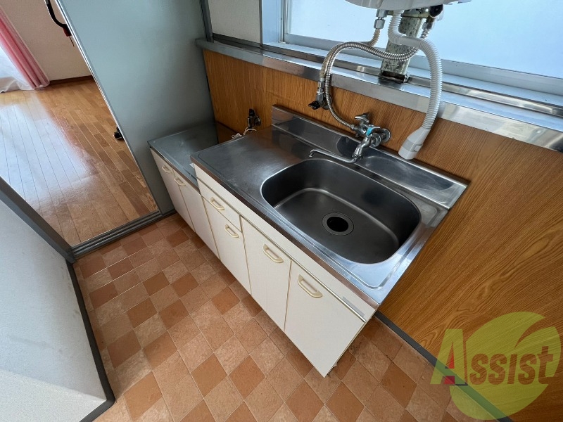 一人暮らしには十分な大きさのキッチンですね。 一人暮らしには十分な大きさのキッチンですね。