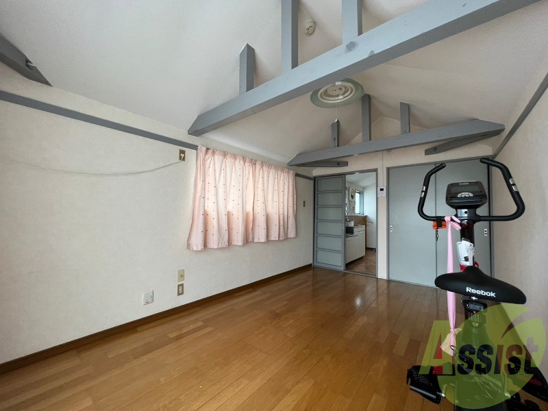 収納も有り、寝室として十分なスペースが有ると思います。 収納も有り、寝室として十分なスペースが有ると思います。