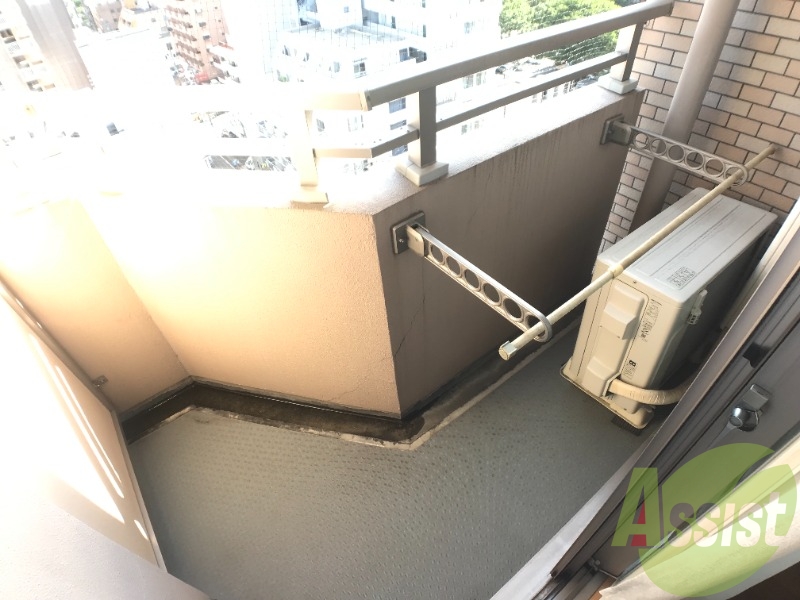 バルコニーは南向きです。暖かい日差しが望めそうですね。 バルコニーは南向きです。暖かい日差しが望めそうですね。