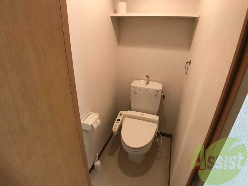 トイレはウォシュレット機能付きです。安心して使用できますね トイレはウォシュレット機能付きです。安心して使用できますね