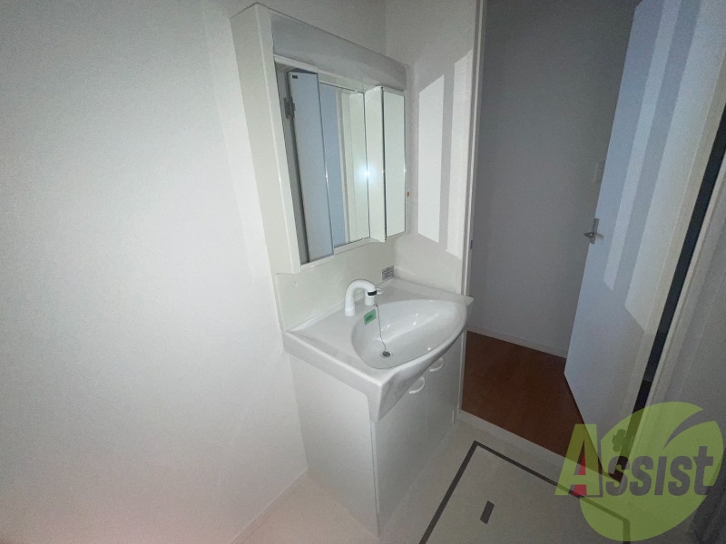 洗面台は独立しています。朝の身支度はこちらでどうぞ~ 洗面台は独立しています。朝の身支度はこちらでどうぞ~