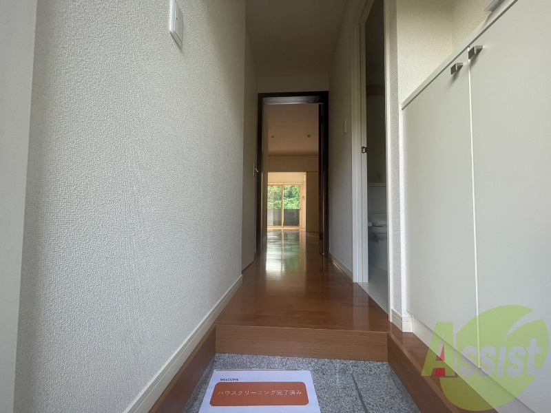 玄関から撮影しました。敷居が高くなくて安心ですね。 玄関から撮影しました。敷居が高くなくて安心ですね。