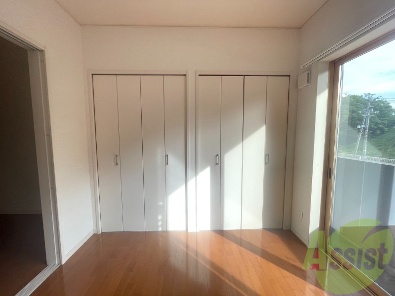 収納はこちらのクローゼットをお使いください。 収納はこちらのクローゼットをお使いください。