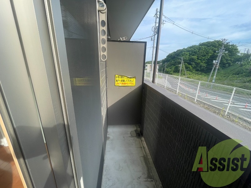 バルコニーがあるので洗濯物は外に干せそうですね~ バルコニーがあるので洗濯物は外に干せそうですね~