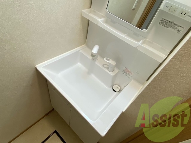毎日の身だしなみはこちらで、洗面化粧台です 毎日の身だしなみはこちらで、洗面化粧台です